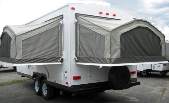 Denver Rent hybrid trailer Shamrock 183 three bed
